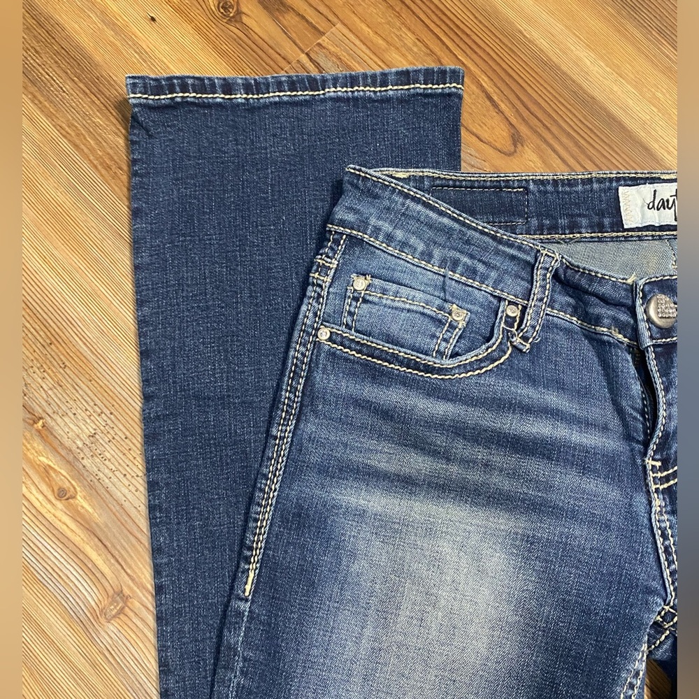 4/$15 Daytrip Lynx Bootcut Jeans - Picture 7 of 14